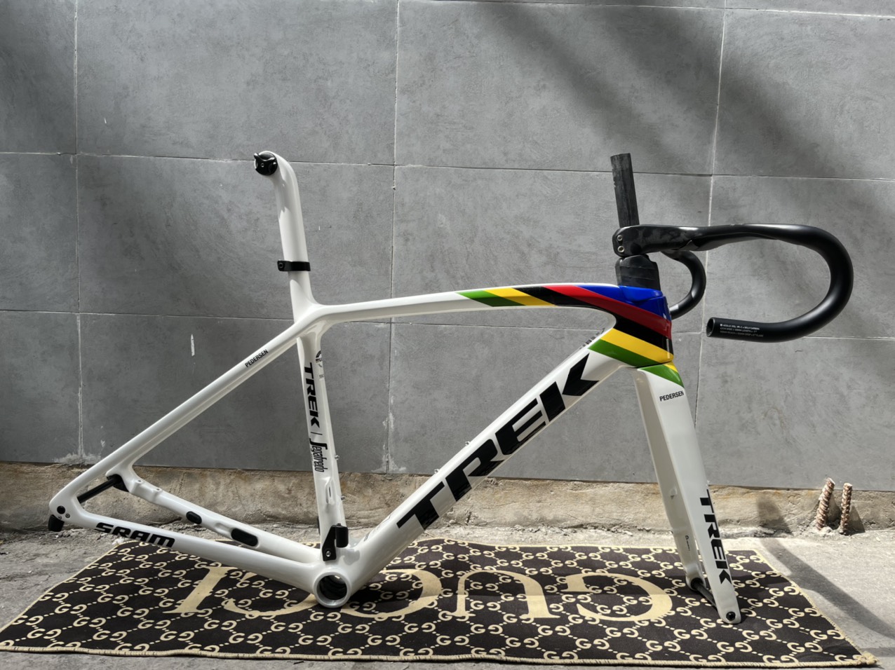 TREK EMODA TRẮNG