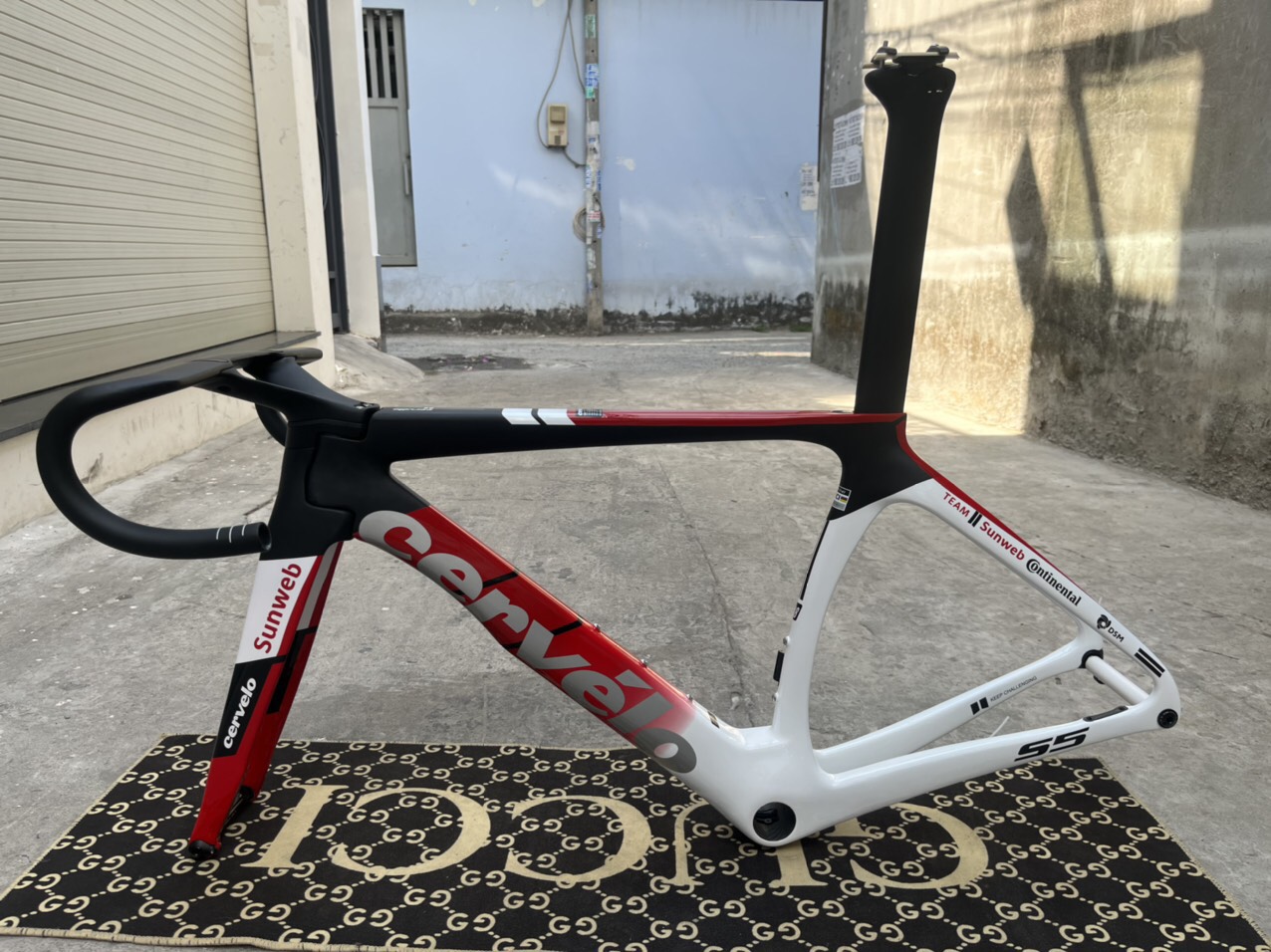 CERVELO ĐỎ TRẮNG