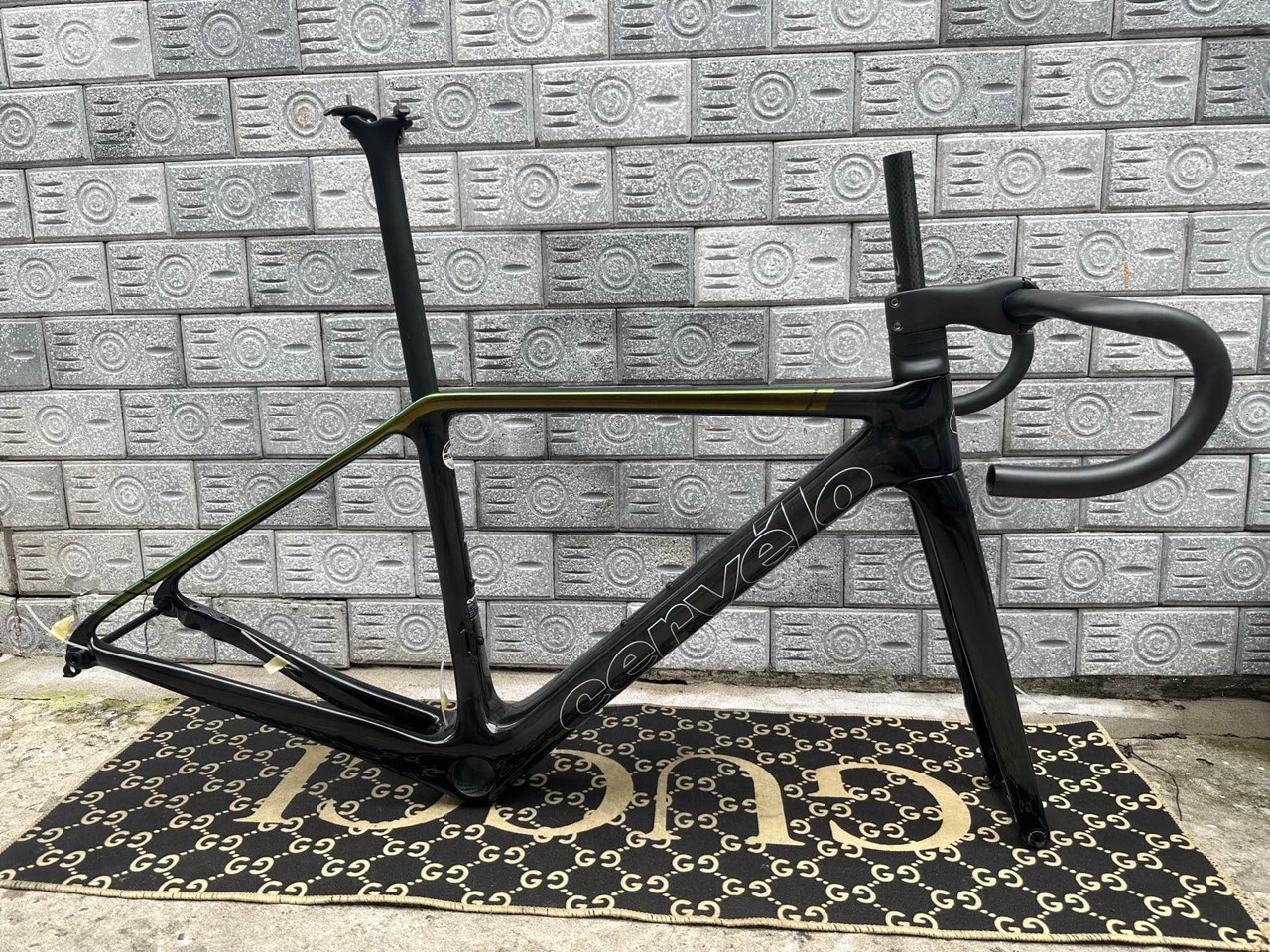 CERVELO R5 ĐEN PHỐI XANH ĐỔI MÀU