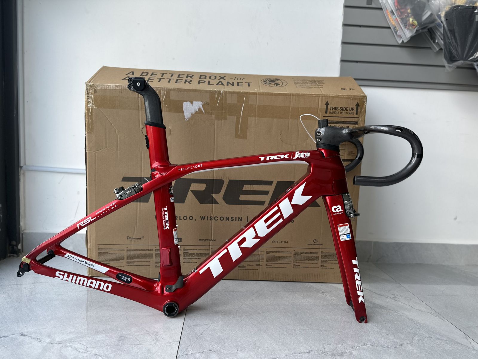 TREK MADONE ĐỎ RIM