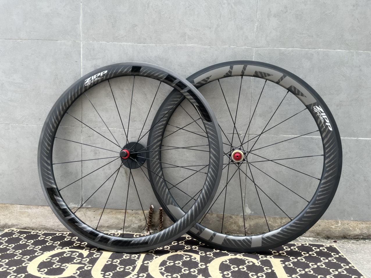 ZIPP 454 SỌC XÁM