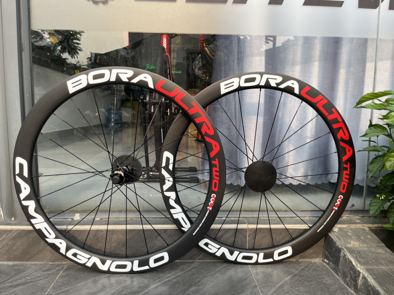 Campagnolo tem trắng đỏ 50-50